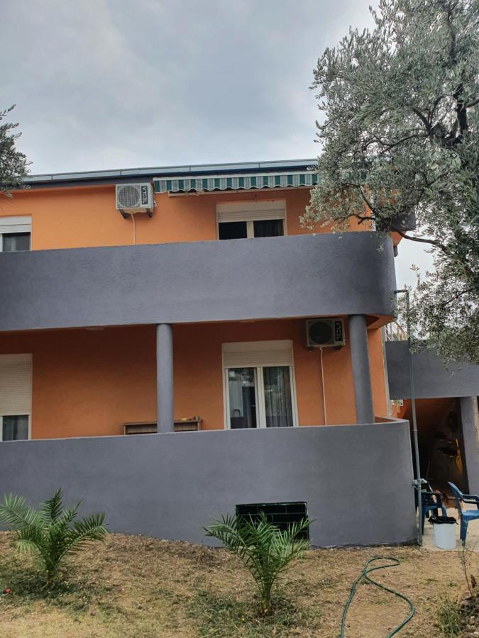 Apartmen Kuca Za Odmor I Familiju Bar Exterior foto